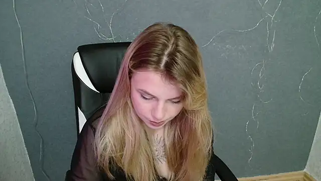 Snapshot of AngelicaHollywood chatting on November 2025 08:08:02 PM AngelicaHollywood online show from November 2025 08:08:02 PM