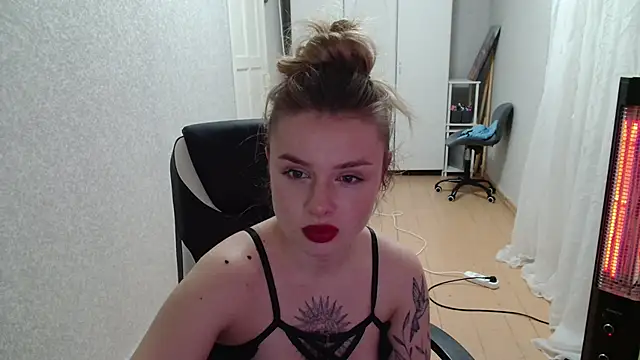 Snapshot of AngelicaHollywood chatting on November 2025 08:00:01 PM AngelicaHollywood online show from November 2025 08:00:01 PM