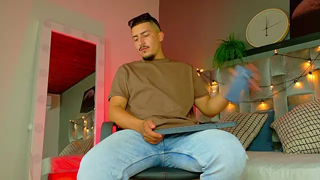 MrFox   online show from February 2026 07:42:02 PM