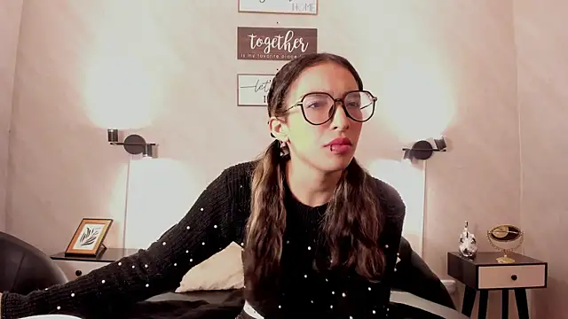 Emilia Bons online show from January 2026 01:37:02 PM