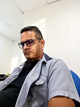 Snapshot of geimos36 chatting on October 2025 09:27:02 PM geimos36 online show from October 2025 09:27:02 PM