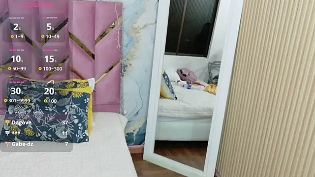 Snapshot of curvybrunnett chatting on October 2025 02:45:02 AM curvybrunnett online show from October 2025 02:45:02 AM