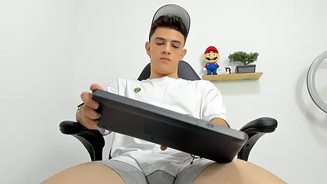 Mikecooper online show from September 2025 02:04:01 AM