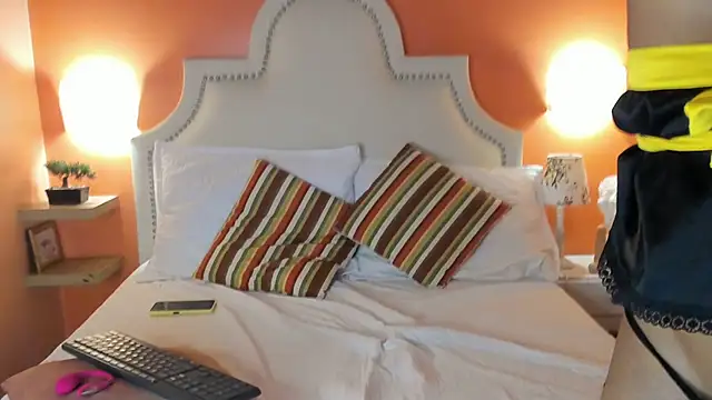 Violett Salvatore online show from October 2025 10:50:02 PM