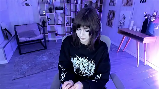 Snapshot of CrystallBloom chatting on October 2025 01:11:01 AM CrystallBloom online show from October 2025 01:11:01 AM