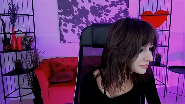 Snapshot of CrystallBloom chatting on October 2025 01:36:02 AM CrystallBloom online show from October 2025 01:36:02 AM