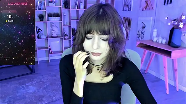 Snapshot of CrystallBloom chatting on October 2025 04:59:02 AM CrystallBloom online show from October 2025 04:59:02 AM