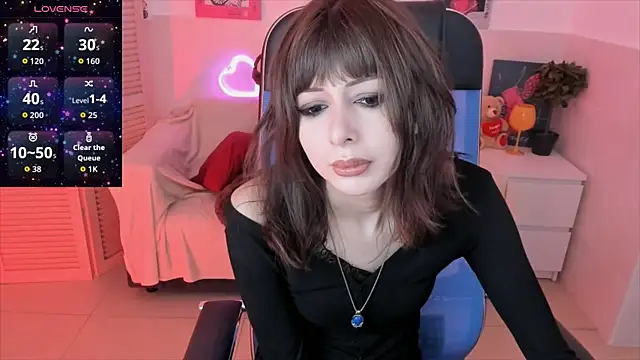 Snapshot of CrystallBloom chatting on November 2025 05:13:01 PM CrystallBloom online show from November 2025 05:13:01 PM