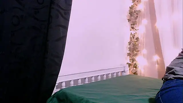 angelainparis28 online show from December 2025 05:24:01 AM