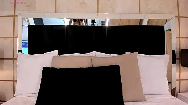 GretaVelvet online show from November 2025 06:56:02 PM