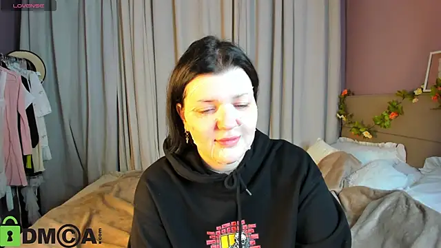 Michele Greenn online show from October 2025 01:15:01 AM