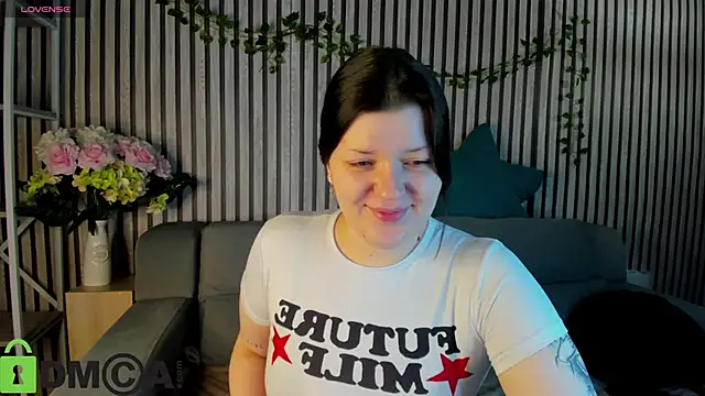 Michele Greenn online show from December 2025 01:02:02 AM