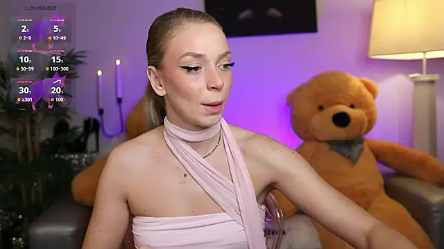 NovaHollisx online show from December 2025 05:28:01 AM