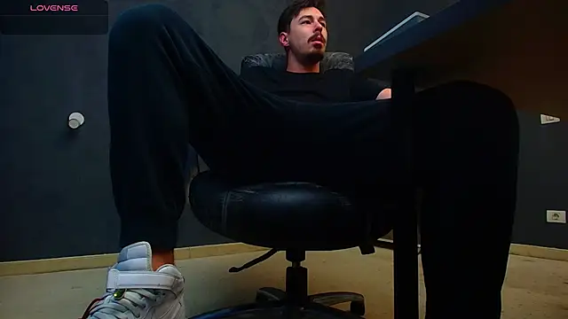 EnzoRace online show from November 2025 06:02:02 AM