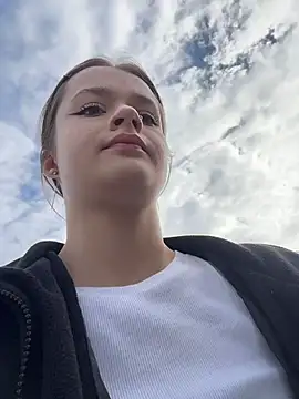 Snapshot of KittyQueeny chatting on September 2025 08:08:01 AM KittyQueeny online show from September 2025 08:08:01 AM