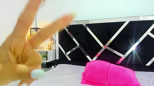 iisabella noa online show from September 2025 12:38:02 PM