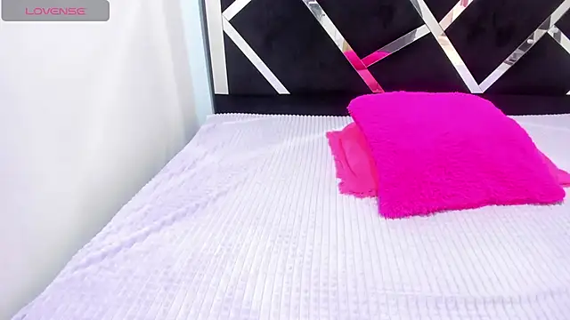 iisabella noa online show from October 2025 01:32:01 PM