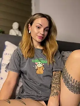 SaraLow online show from October 2025 01:11:01 AM