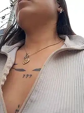 LunaHot 777 online show from December 2025 06:37:02 PM