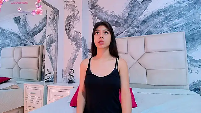 CristineCaru online show from September 2025 01:00:01 PM