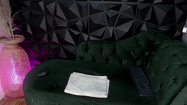 helenasaenz online show from October 2025 12:48:02 PM