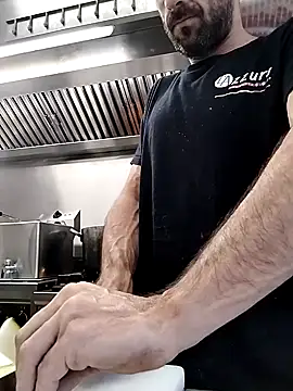 hotmen83 online show from October 2025 08:01:01 AM