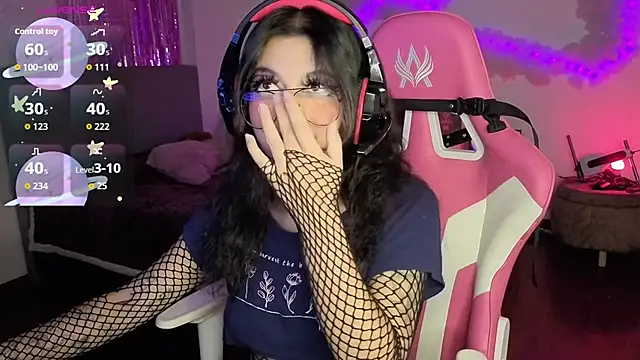 larah uwu online show from January 2026 08:03:02 PM