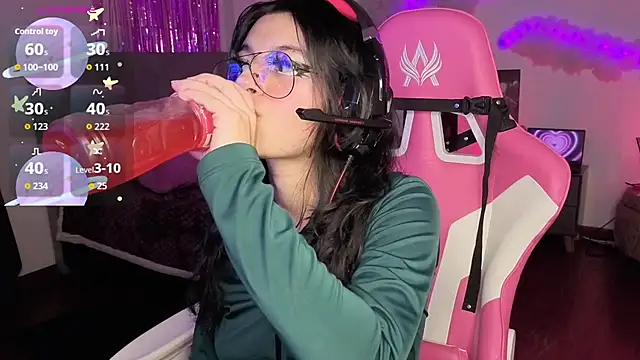 larah uwu online show from January 2026 07:29:01 PM