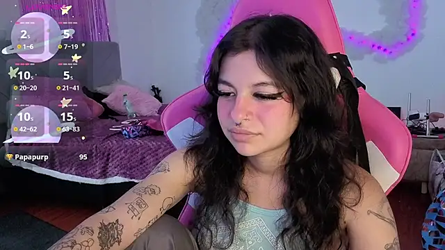 larah uwu online show from May 2026 06:37:02 PM