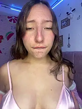 Snapshot of Tiara_19 chatting on October 2025 11:00:02 PM Tiara 19 online show from October 2025 11:00:02 PM