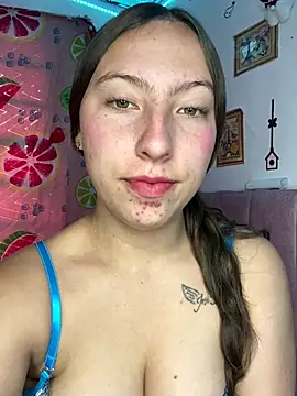 Snapshot of Tiara_19 chatting on October 2025 10:32:01 PM Tiara 19 online show from October 2025 10:32:01 PM