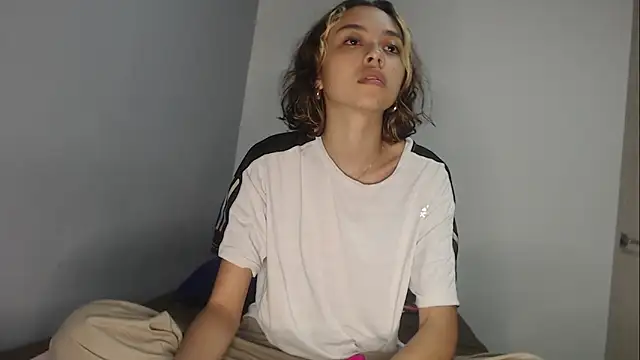 Snapshot of brisazanes chatting on November 2025 02:06:01 AM brisazanes online show from November 2025 02:06:01 AM