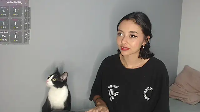 Snapshot of brisazanes chatting on November 2025 06:37:01 AM brisazanes online show from November 2025 06:37:01 AM