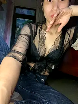 Snapshot of MinHiNi chatting on October 2025 12:31:01 AM MinHiNi online show from October 2025 12:31:01 AM