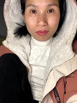 Snapshot of MinHiNi chatting on December 2025 06:01:02 PM MinHiNi online show from December 2025 06:01:02 PM