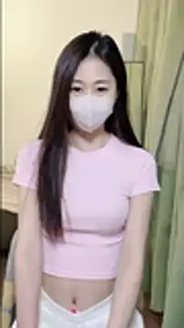 Snapshot of Ninii-b chatting on December 2025 01:09:01 PM Ninii-b online show from December 2025 01:09:01 PM