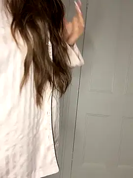 Snapshot of AlitaNova chatting on November 2025 09:05:02 PM AlitaNova online show from November 2025 09:05:02 PM