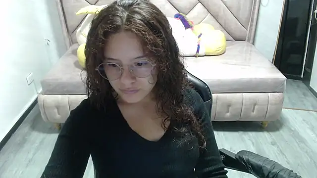 Velvet Moon V online show from November 2025 01:10:02 PM