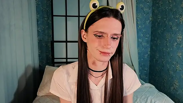 Snapshot of madi_snow chatting on February 2026 05:49:02 PM madi snow online show from February 2026 05:49:02 PM