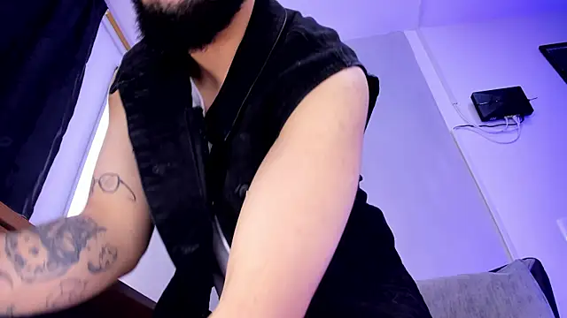 Noah devil  online show from December 2025 03:44:02 AM