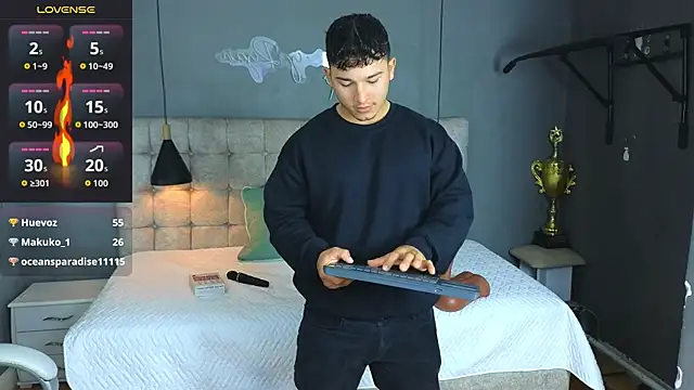 Snapshot of Horny_nick18 chatting on October 2025 09:38:02 AM Horny nick18 online show from October 2025 09:38:02 AM