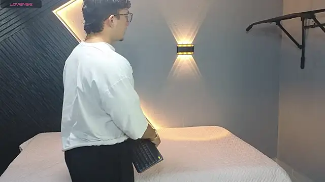 Horny nick18 online show from March 2026 01:37:02 PM