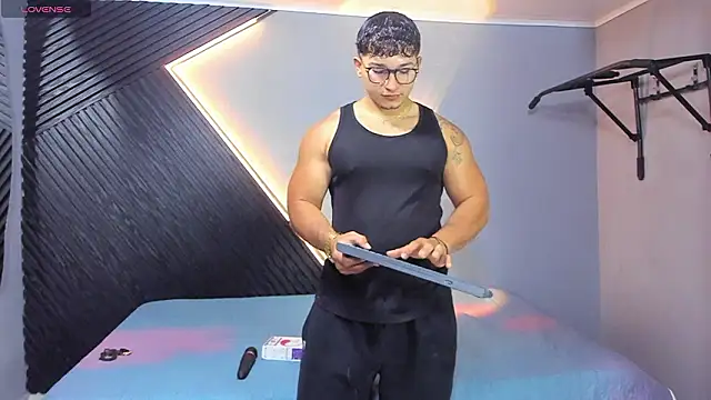 Horny nick18 online show from March 2026 12:33:01 PM