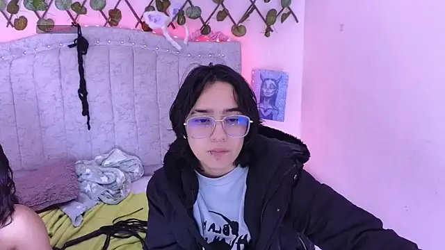 Snapshot of katalinathxandbritney1 chatting on September 2025 10:53:01 PM katalinathxandbritney1 online show from September 2025 10:53:01 PM