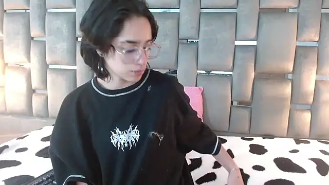 Snapshot of katalinathxandbritney1 chatting on September 2025 02:44:01 AM katalinathxandbritney1 online show from September 2025 02:44:01 AM