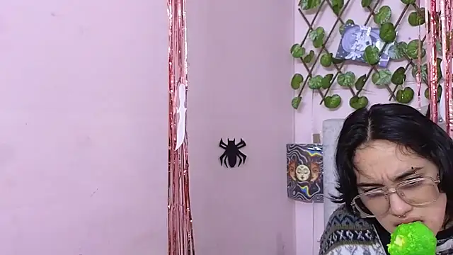 Snapshot of katalinathxandbritney1 chatting on October 2025 11:13:01 PM katalinathxandbritney1 online show from October 2025 11:13:01 PM