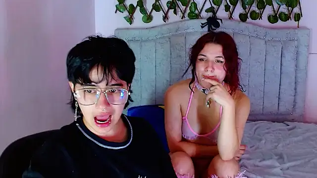 Snapshot of katalinathxandbritney1 chatting on December 2025 04:39:02 AM katalinathxandbritney1 online show from December 2025 04:39:02 AM