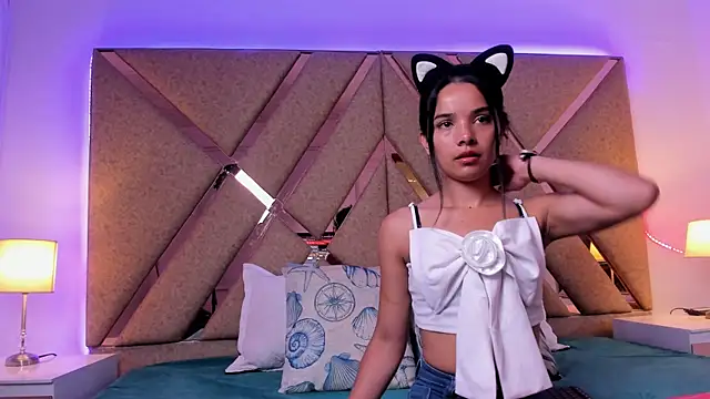 Snapshot of BelhaLawuo chatting on December 2025 07:44:01 PM BelhaLawuo online show from December 2025 07:44:01 PM