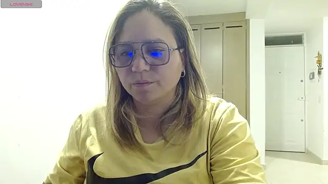 Snapshot of haashkyo chatting on June 2026 03:01:01 AM haashkyo online show from June 2026 03:01:01 AM