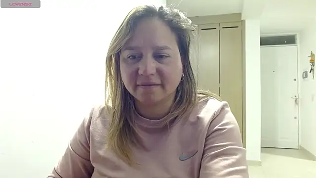 Snapshot of haashkyo chatting on June 2026 05:25:01 AM haashkyo online show from June 2026 05:25:01 AM